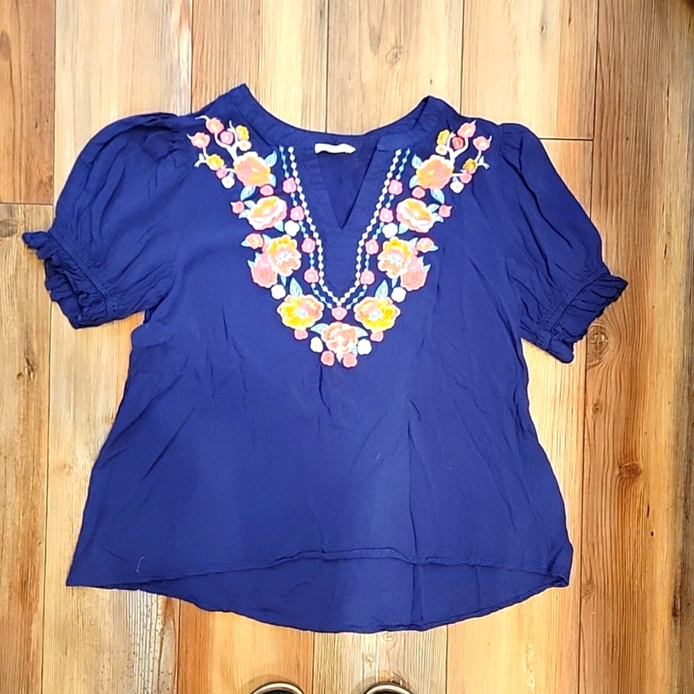Flower embroidered shirt